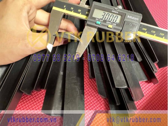 Ron cao su EPDM tam giác 30x7 Ron cao su EPDM tam giác 30x7