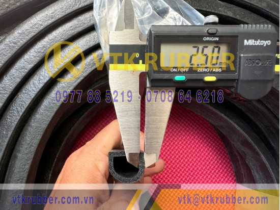 Ron cao su xốp EPDM chữ D 20x15x2.5 Ron cao su xốp EPDM chữ D 20x15x2.5